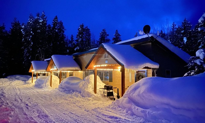 Rea Apartment | EF Bear Cave 3* Free Wifi, Satellite Tv, Sleeps 2, Pet Friendly, Bbq Grill