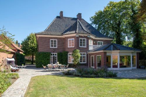 Sierksdorf House | Ehemaliges Gutshaus Oevelgönne