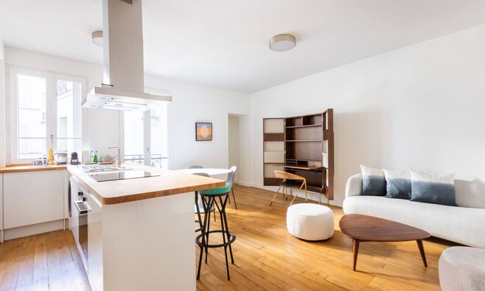 7th Arrondissement Apartment | Eiffel Tower - Invalides - Renovated