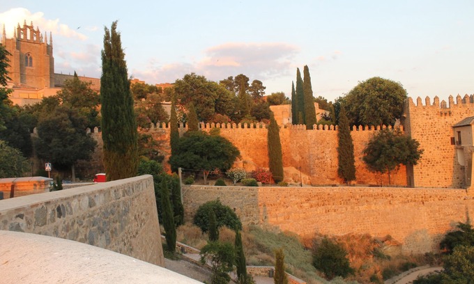 Toledo City Center Apartment | "El Balcón del Tajo". Historical Center. Parking. Puy du Fou
