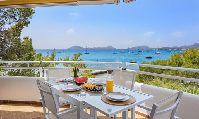 Puerto de Pollensa Apartment | El Faro, frontline apartment with sea views, wifi