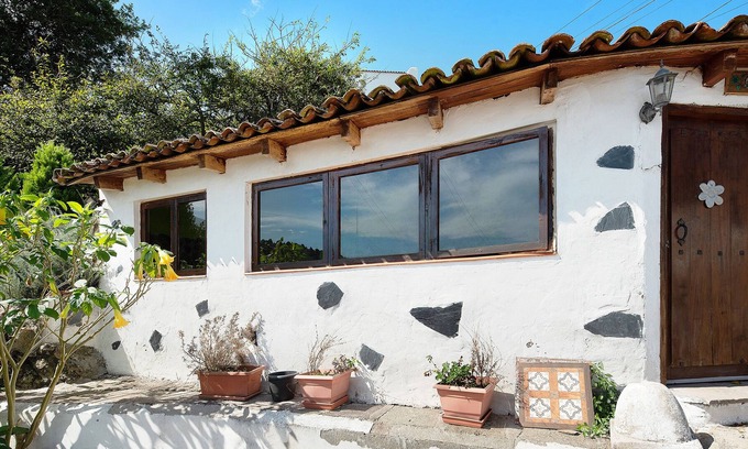 Icod de los Vinos Villa | 'El Jardín De Las Hespérides' with Sea View, Shared Terrace and Wi-Fi