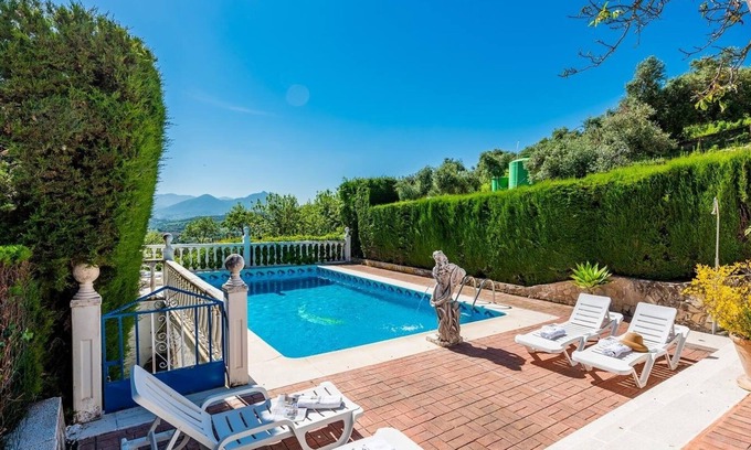 Prado del Rey Villa | El Parque de Isabel Prado del Rey by Ruralidays