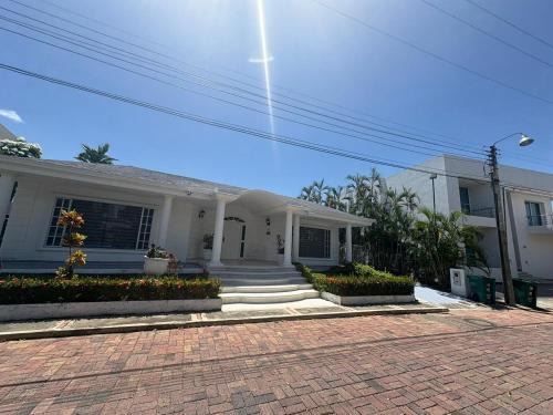 Girardot House | El Peñón golf course tennis BBQ private pool