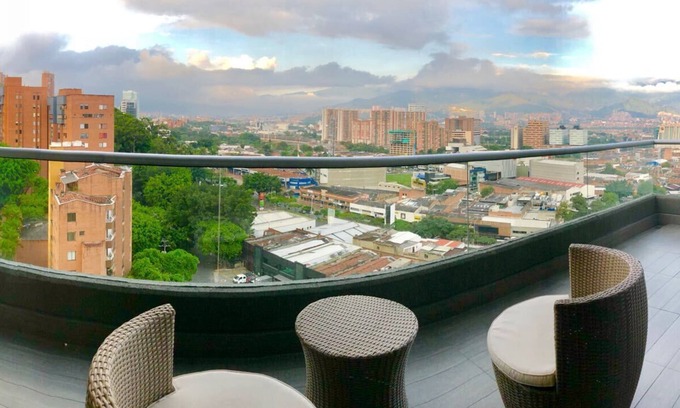 Castropol Apartment | El Poblado! 2hab+Studio+Balcony+ parking, AC, fast WIFI, The Best in Medellin!