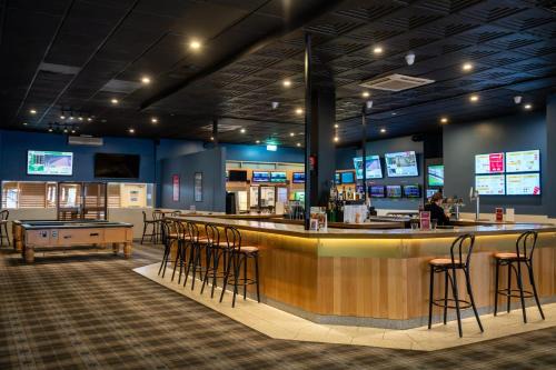 Warwick Farm Hotel | El Toro Motel