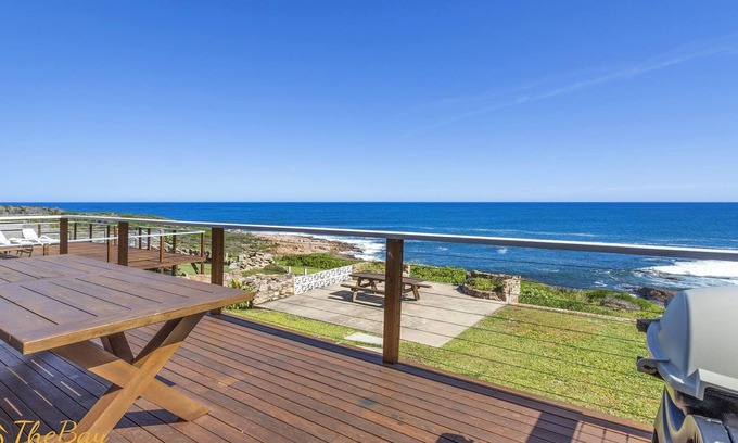 Fishermans Bay House | Elanora - Ocean St No.8 - Oceanfront in sleepy Fishermans Bay