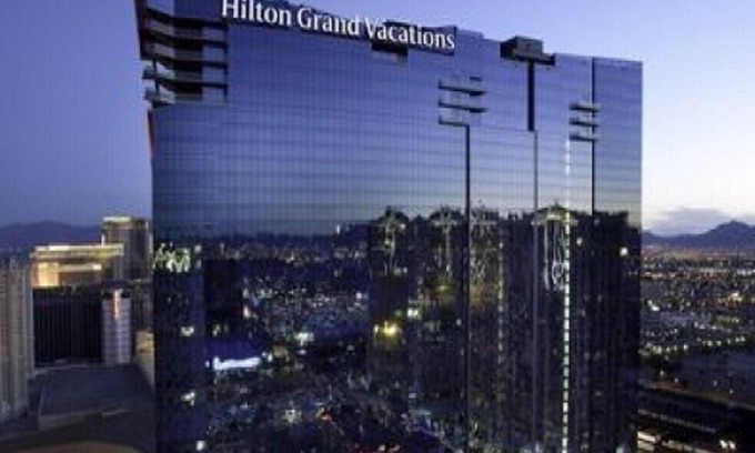Las Vegas Hotel | Elara Hilton Grand Vacation Deluxe King Suite - Las Vegas, Nevada