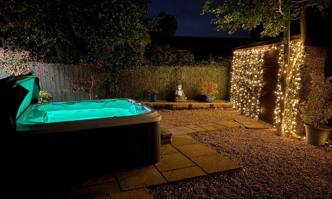 Low Catton Cabin | Elckys Holiday HOT TUB Lodge York