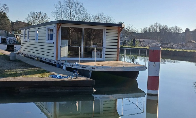 Castelsarrasin Boat Rental | Electro-solar pleasure boat on the Canal de Garonne