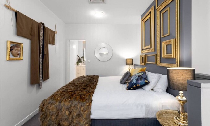 Melbourne Central Business District Apartment | Elegance and heritage stay - CBD