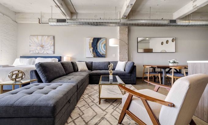 Downtown Dallas Apartment | Elegant 1BD | DT Dallas | Sleeps 4 | Free Parking