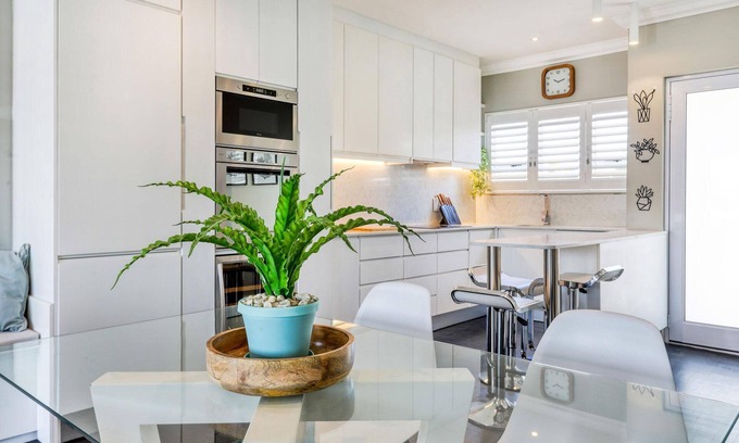 Green Point Apartment | Elegant 2 Bedroom 1 Bath Apartment Near Sea Point Promenade