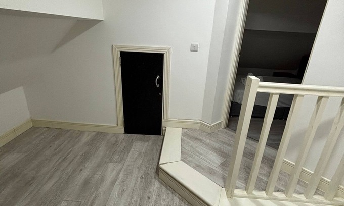 Bolton Apartment | Elegant 2-Bedroom Apartment in Bolton – Prime Location