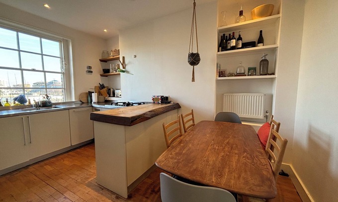 Camden Town with Primrose Hill Apartment | Elegant 2BD Flat Near Regent's Park