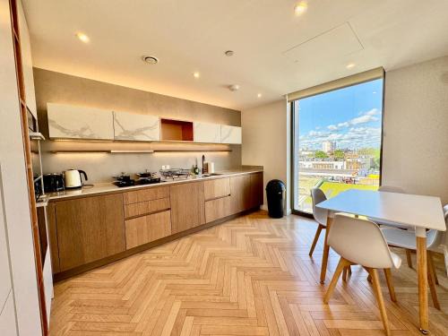 Parsons Green and Walham Apartment | Elegant 2BR Apartment near Chelsea