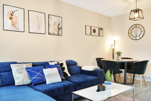 Aylesbury House | Elegant 2BR Aylesbury Home, Sleeps 4, Parking, Work, Leisure, Friendly