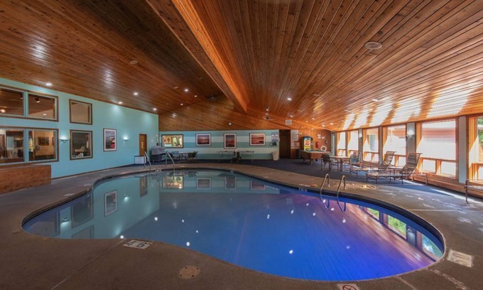 Baileys Harbor Condo | Elegant 2BR Condo at The Rushes: Fireplace, Sauna, & Lake View
