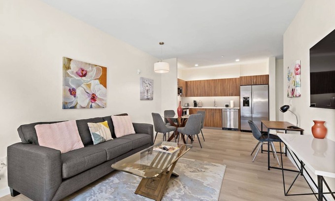 Newark Apartment | Elegant ! 2BR Free Parking ! 30 min to NYC !