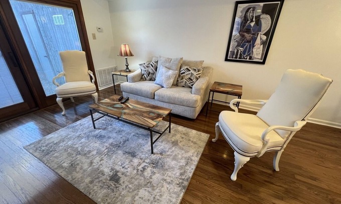 Little Rock Condo | Elegant 2BR Midtown Condo W/Flair
