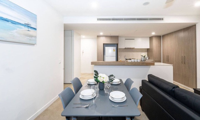 Eagle Farm Apartment | Elegant 2BR Retreat in Hamilton