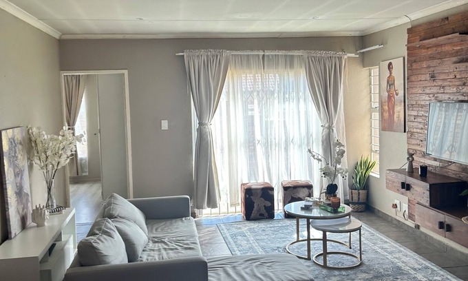 Kempton Park House | Elegant 3-Bedroom Retreat Near OR Tambo Airport with WiFi and secure parking