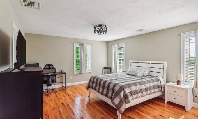 Worcester Apartment | Elegant 3BR Home Near Downtown Worcester