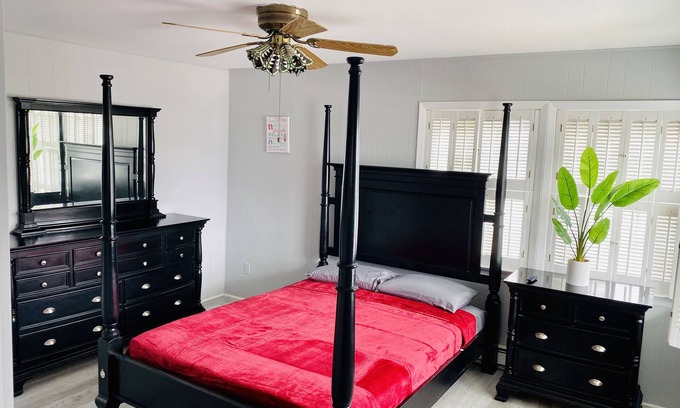 Ortley Beach Condo | Elegant and Bright Ocean Block Home w/Private Balcony, BBQ & Patio