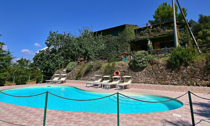 Torgiano Other | Elegant and broad Apartment in Torgiano with Garden and Pool