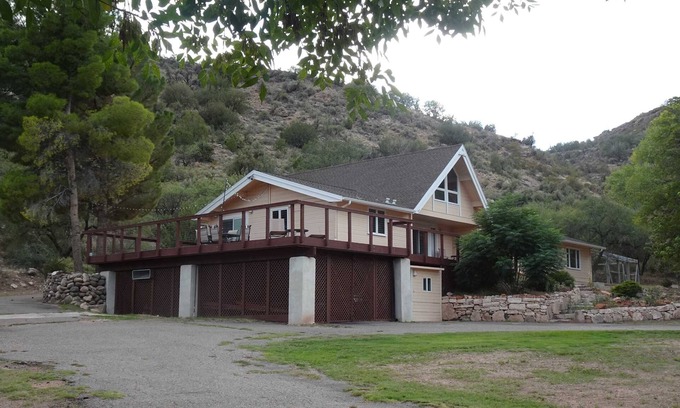 Cornville House | Elegant and modern comforts on a western ranch