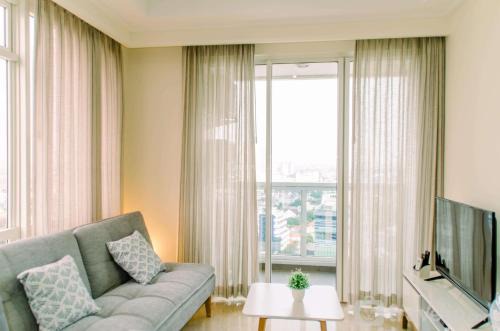 Cikini Apartment | Elegant and Restful 2BR at Menteng Park Apartment By Travelio