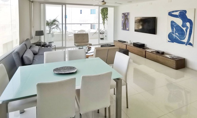 El Laguito Apartment | Elegant apartment on the 24th floor By Parceros Group