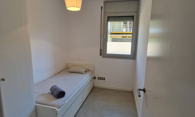 Sant Adria de Besos Apartment | Elegant apartment on the beach Forum