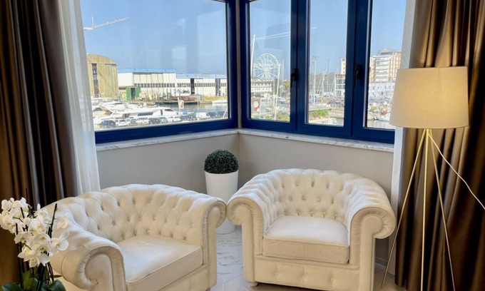 Viareggio Apartment | Elegant apartment with air conditioning and elevator