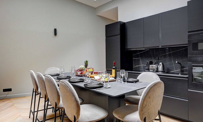 Quartier Sainte-Avoye Apartment | Elegant apartment with AC-3BR-10P-Place des Vosges