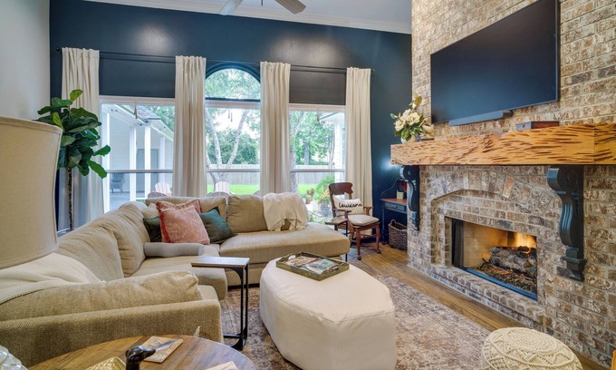 Highlands - Perkins House | Elegant Baton Rouge Home w/Yard ~ 3 Mi to LSU!