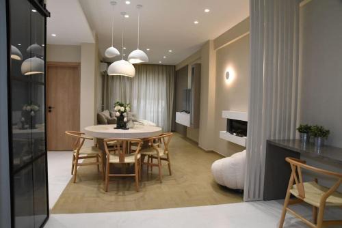 Pangrati Apartment | Elegant Central 2BR & 2 Ensuite Baths, Near Metro