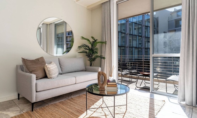 Victoria and Alfred Waterfront Apartment | Elegant City Stay | Pool, Balcony and Workspace
