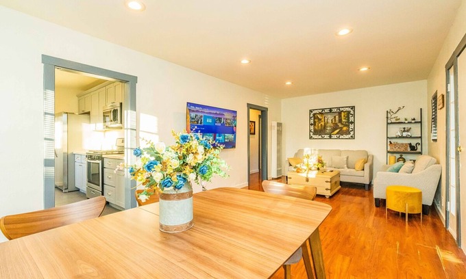 Glendora House | Elegant Comfort on Historic Route 66 Attractions