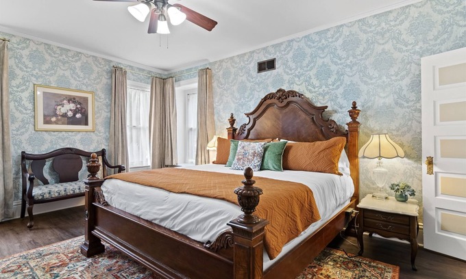Springfield Apartment | Elegant Historic Stay | Walk to Capitol & Attractions | Modern Comfort
