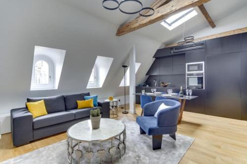 Champs-Elysees Apartment | Elegant Home 2BDR 6P Near Champs Elysées