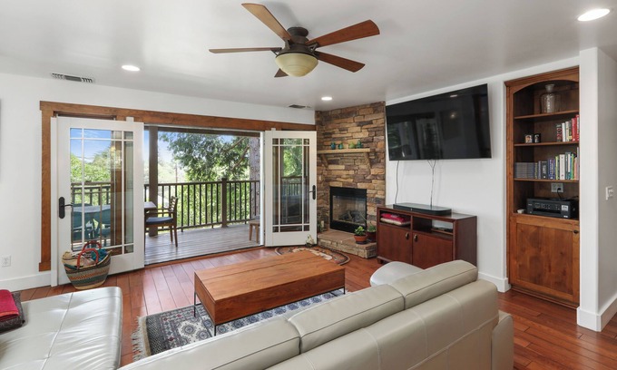 Auburn House | Elegant Home minutes from American River+Downtown: decks + hot tub