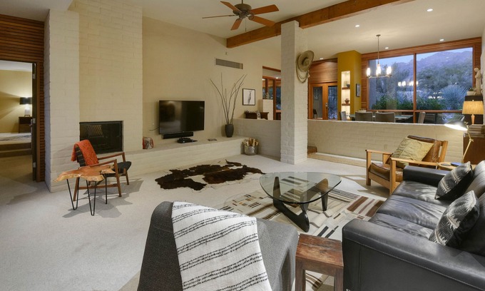 Catalina Foothills Estates House | Elegant home with ample outdoor space, central AC & W/D - close to golf & dining