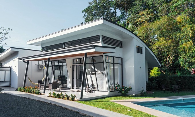 Uvita House | Elegant house with a pool in the center of Uvita.
