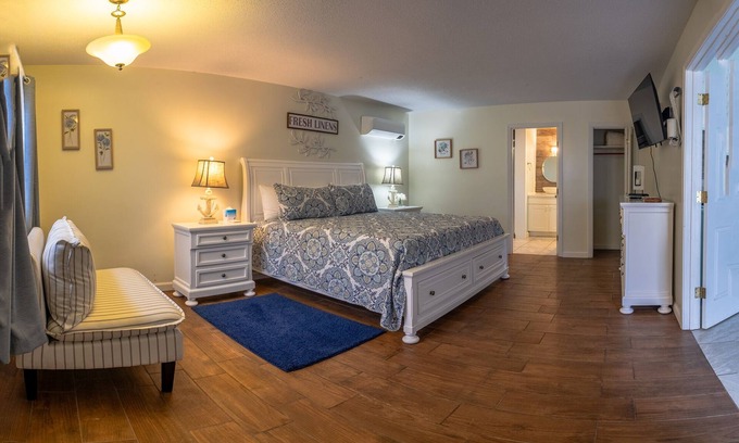 Ellsworth Apartment | Elegant Jacuzzi Suite Absolute Luxury and Comfort