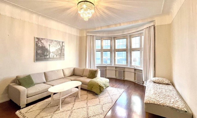 Kluuvi Apartment | Elegant Jugend city retreat 79m2