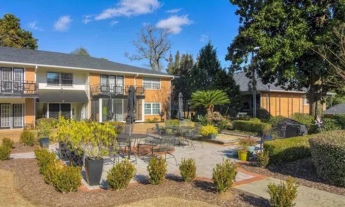 Summerville Condo | Elegant Masters Retreat – Magnolia Villa Condo Near Augusta National