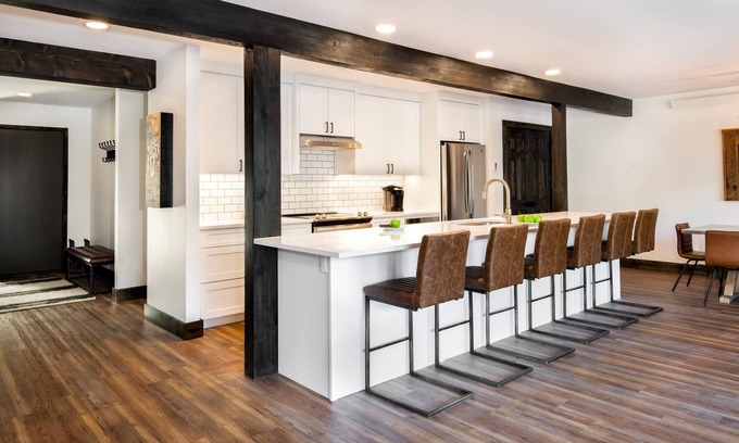 Moose Wilson Road Condo | Elegant Mountain Modern 3 Bdrm Condo, 5 miles from Jackson Hole Mountain Resort!