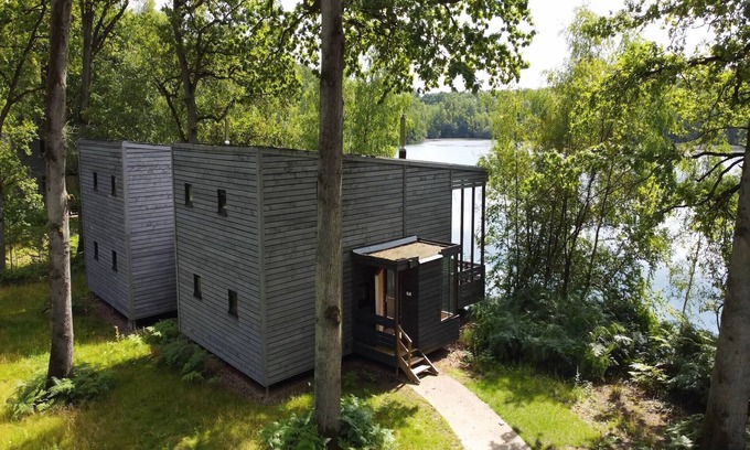 Maubray Villa | Elegant Nature Retreat