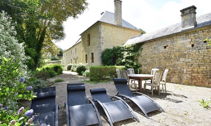 Ponts sur Seulles Villa | Elegant Normandy Retreat